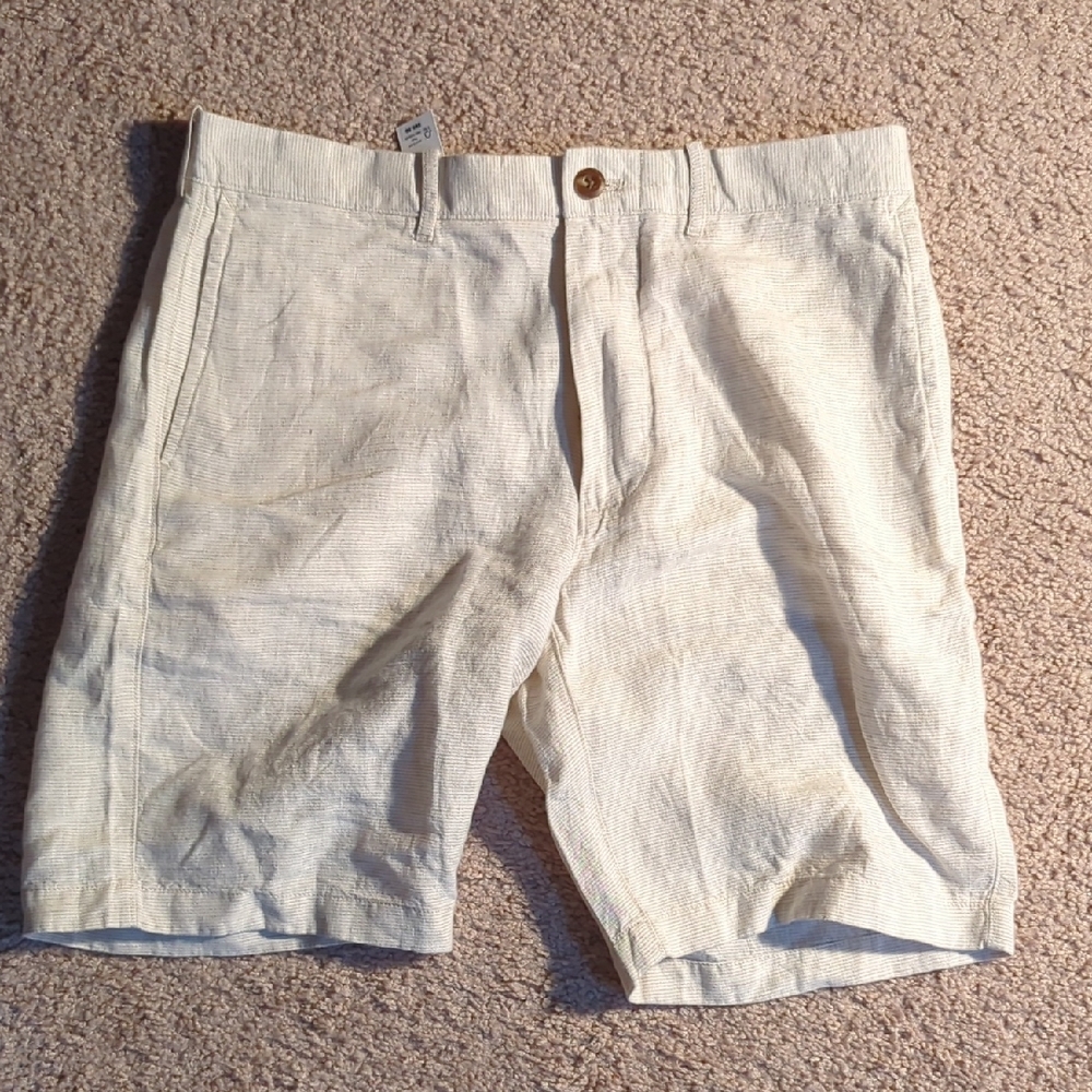 J. Crew Men's Flat-Front Shorts in Light Beige